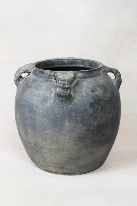 Vintage Lion Ears Dark Pot - DE.23