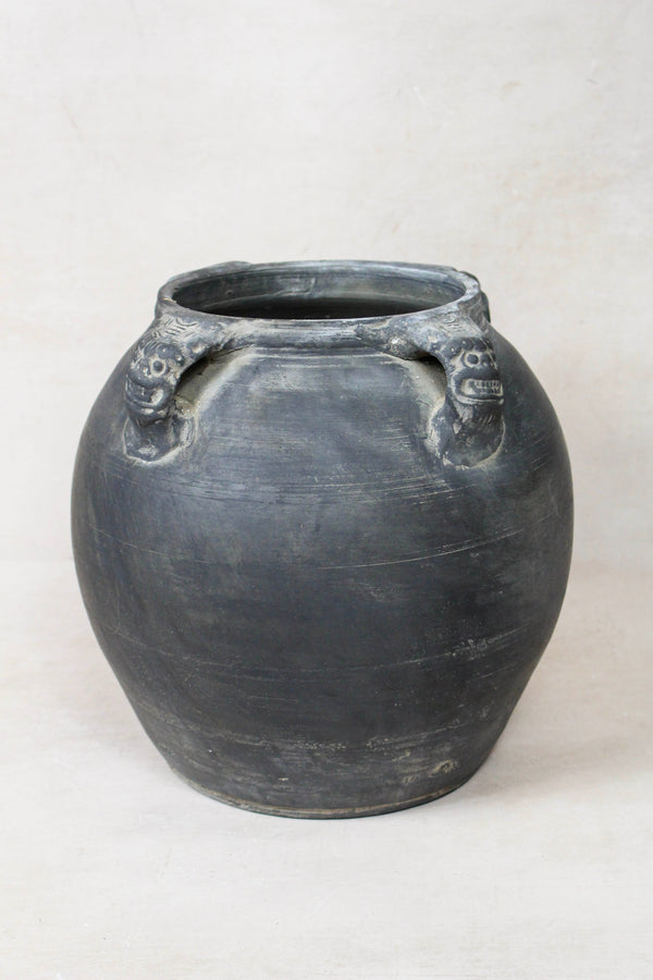 Vintage Lion Ears Dark Pot - DE.24