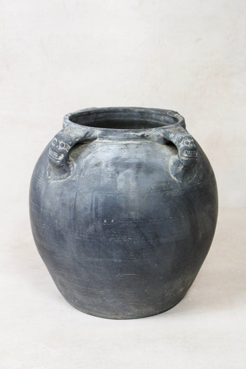 Vintage Lion Ears Dark Pot - DE.24