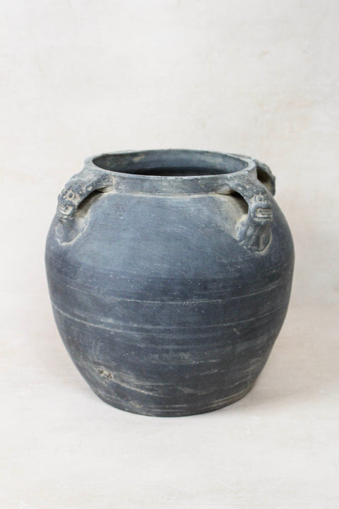 Vintage Lion Ears Dark Pot - DE.25