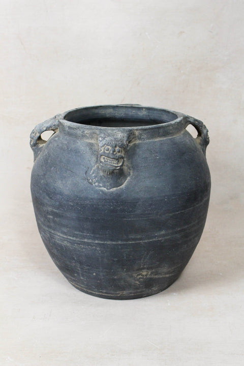 Vintage Lion Ears Dark Pot - DE.25