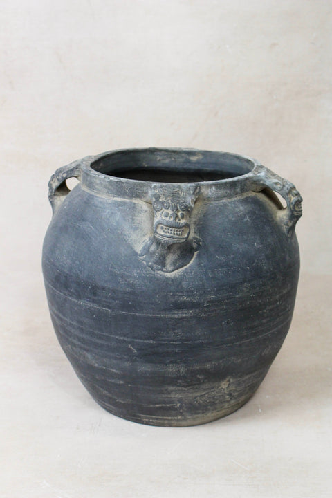 Vintage Lion Ears Dark Pot - DE.25