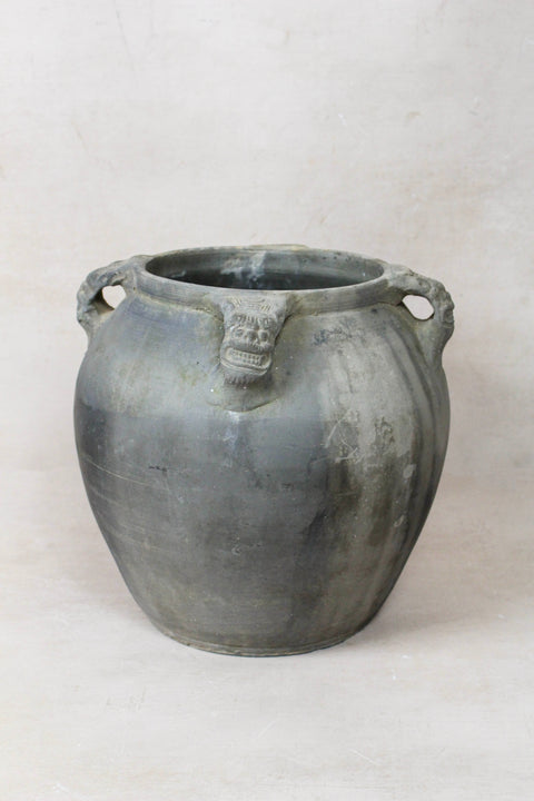 Vintage Lion Ears Dark Pot - DE.26