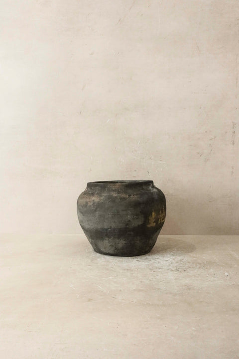 Vintage Dark Pot Nr. 46