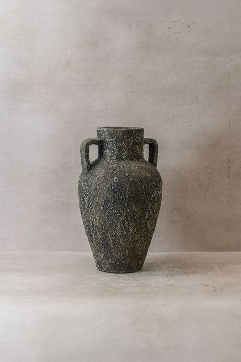 Dunkle indonesische Vase 18
