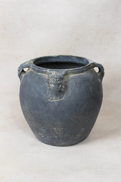 Vintage Lion Ears Dark Pot - DE.30