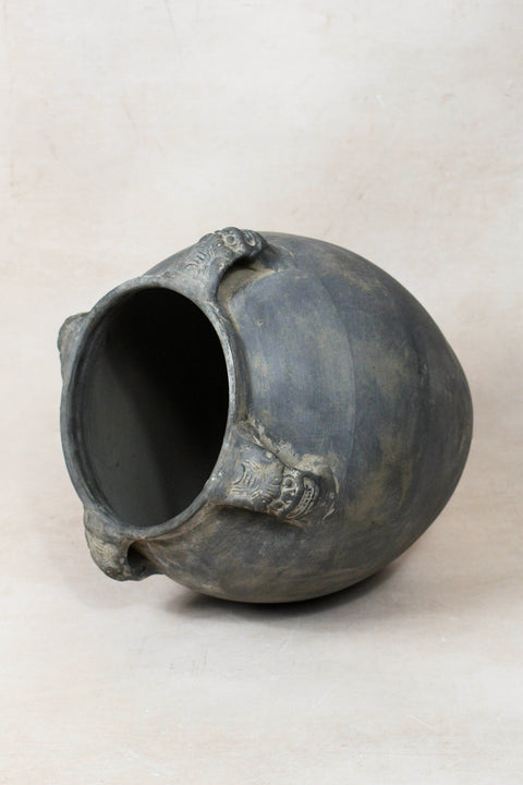 Vintage Lion Ears Dark Pot - DE.32