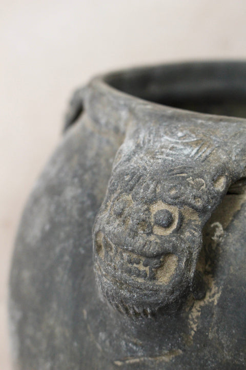 Vintage Lion Ears Dark Pot - DE.33