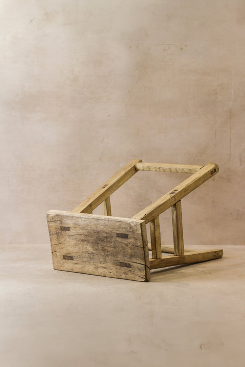 Rustikaler Vintage-Hocker aus Ulmenholz – Mittelgroß – Nr. 45