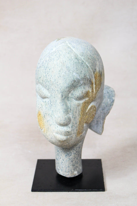 Stone head sculpture by Rizimu Chiwawa Zimbabwe 30.4