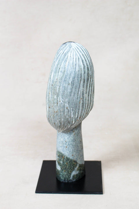 Stone head sculpture by Rizimu Chiwawa Zimbabwe 30.6