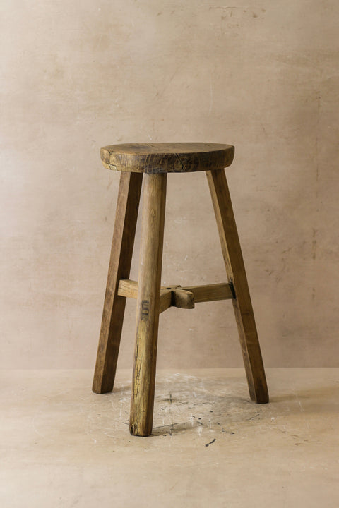 Vintage-Hocker aus rustikalem Ulmenholz – rund – Nr. 42