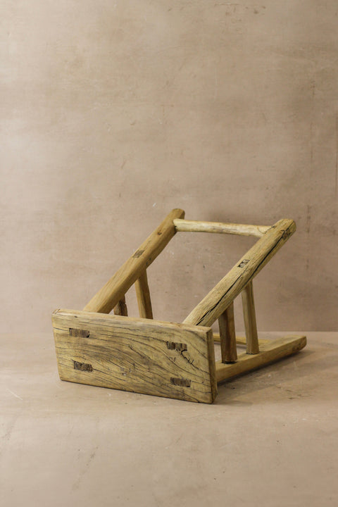 Vintage-Hocker aus rustikalem Ulmenholz – mittelgroß – Nr. 52