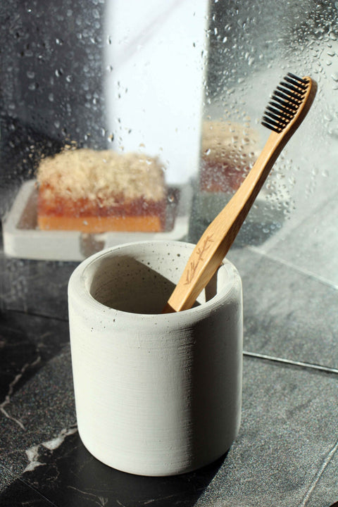 PORTE-BROSSE À DENTS EN BÉTON