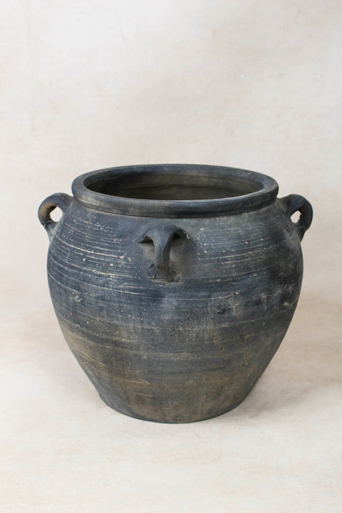 Pot vintage foncé avec anses - E4.32