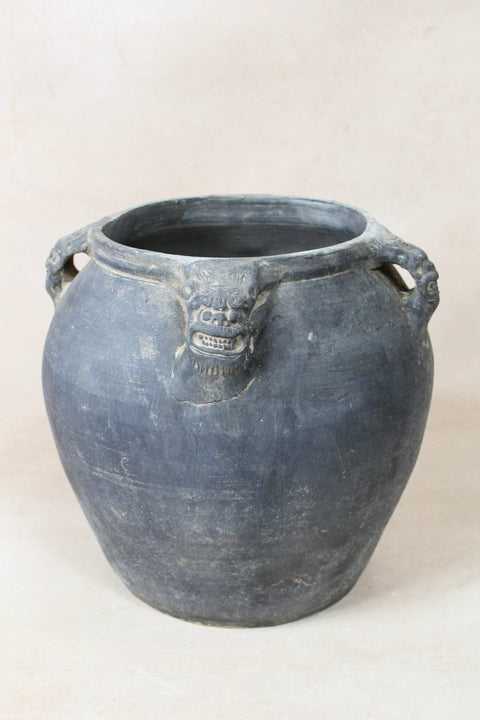 Vintage Lion Ears Dark Pot - DE.38