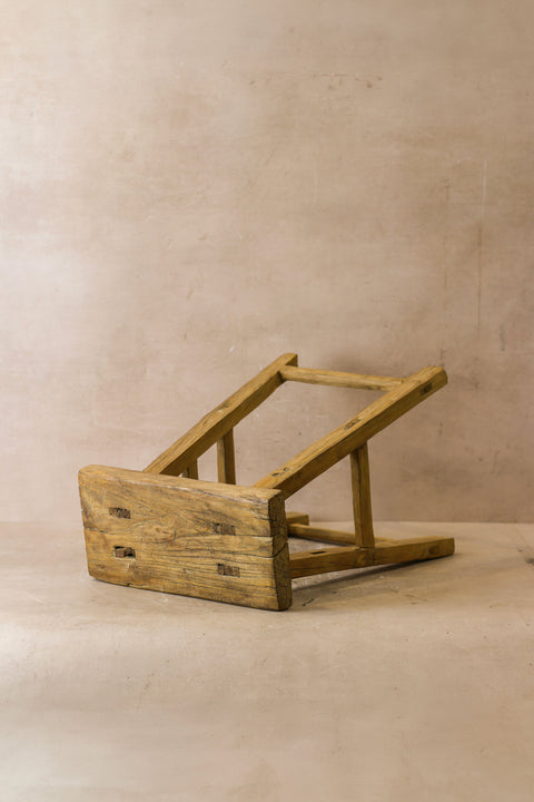 Vintage-Hocker aus rustikalem Ulmenholz – Mittelgroß – Nr. 54
