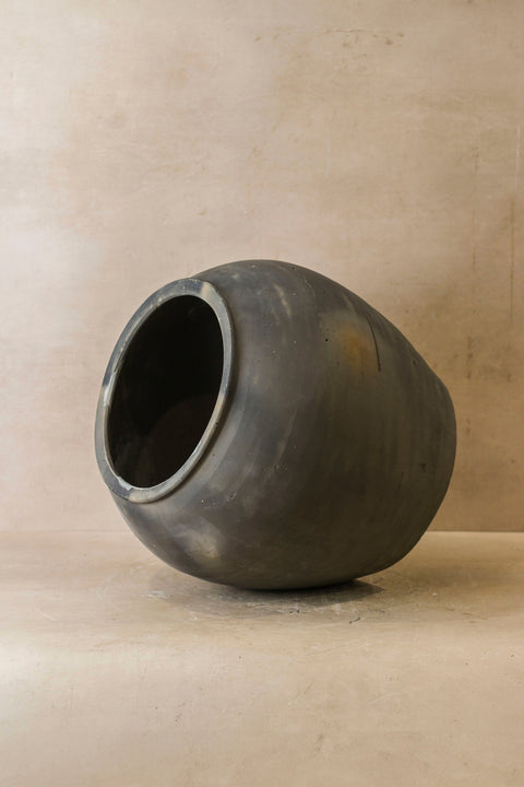 Vintage Dark Pot - No 60