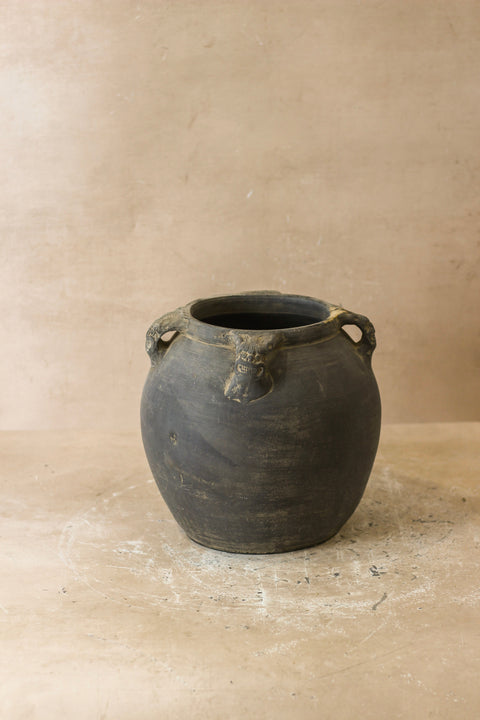 Vintage Lion Ears Dark Pot - De4.7