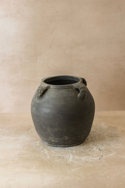 Vintage Lion Ears Dark Pot - De4.10
