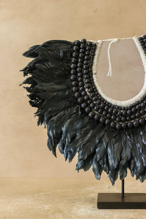 Collier fait main en plumes et perles - 22,5