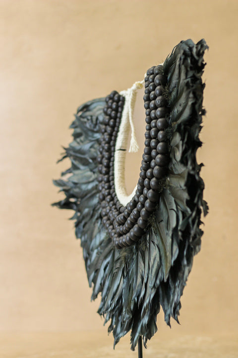 Collier fait main en plumes et perles - 22,5