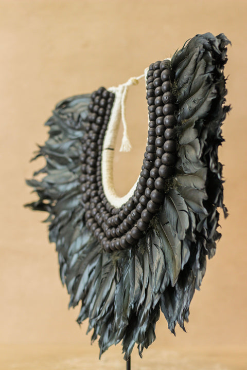 Collier fait main en plumes et perles - 22,5