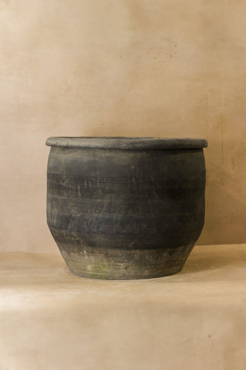 Große alte graue asiatische Töpfe - L009