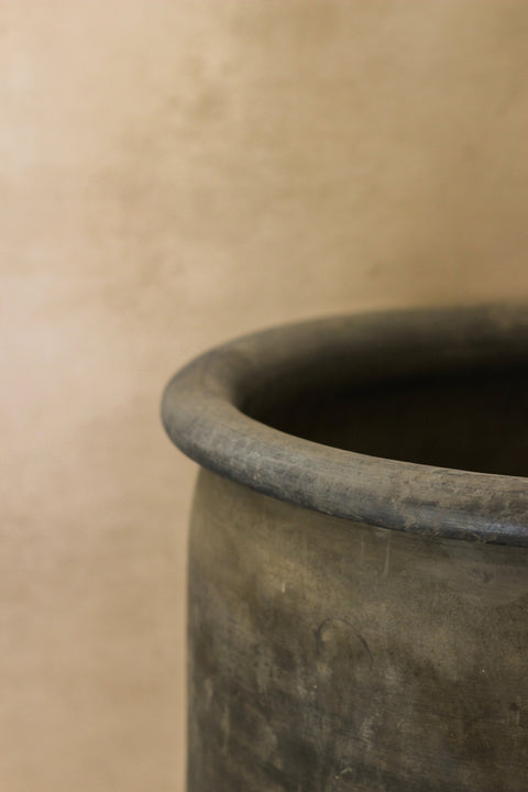 Grands pots asiatiques gris anciens - L010