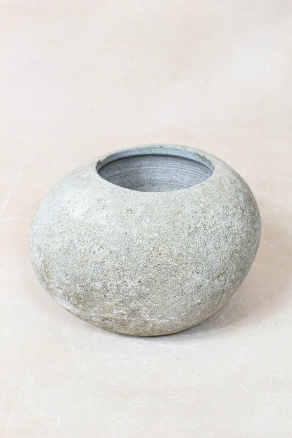River Stone Planter Pot 22.10