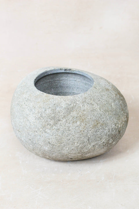 River Stone Planter Pot 22.10