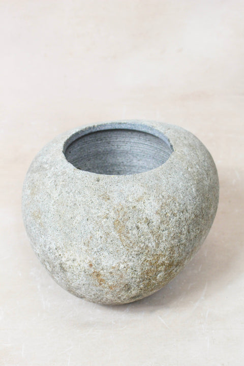 River Stone Planter Pot 22.10