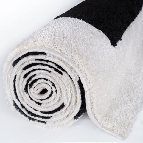Joli tapis géométrique noir et blanc
