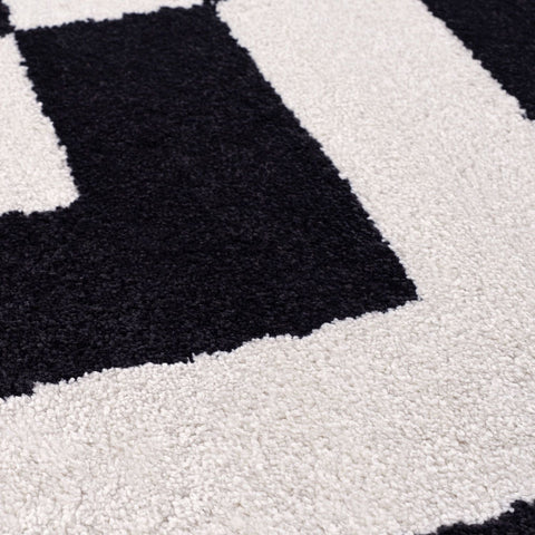 Joli tapis géométrique noir et blanc