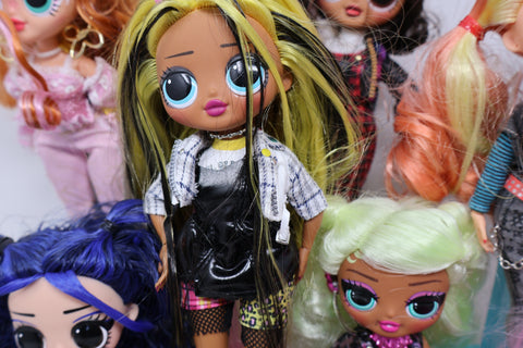 Lot of 8 LOL Surprise OMG Dolls with Accessories – Used