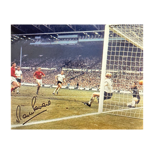 Martin Peters Signed England 10x8 Image 1