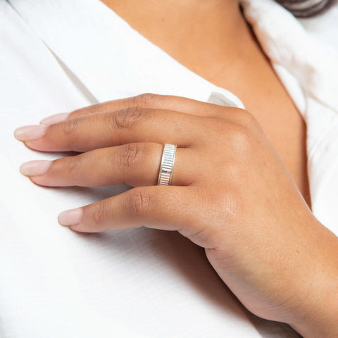 Bague tournante Beginnings en argent sterling à motif strié R3903