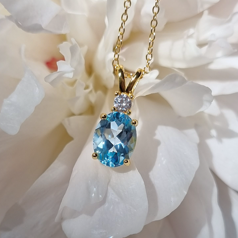 Ensemble de bijoux essentiels en topaze bleue et vermeil en or 18 carats