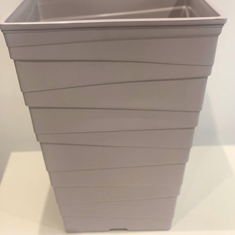 Luxury Ripple Plastic Plant Pot - GREY