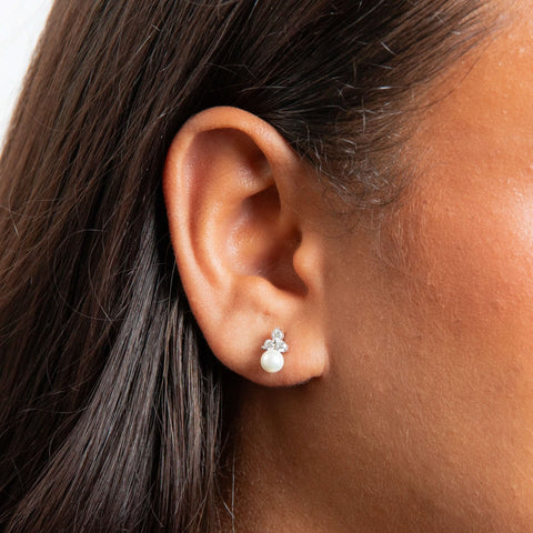 Ohrringe „Beginnings“ aus Sterlingsilber mit Zirkonia und weißer Muschelperle, Modell E6497W