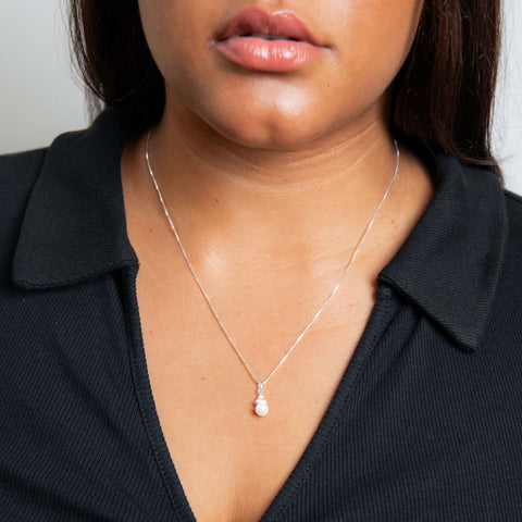 Pendentif Beginnings en argent sterling, zircon cubique et perle blanche (P5464W)