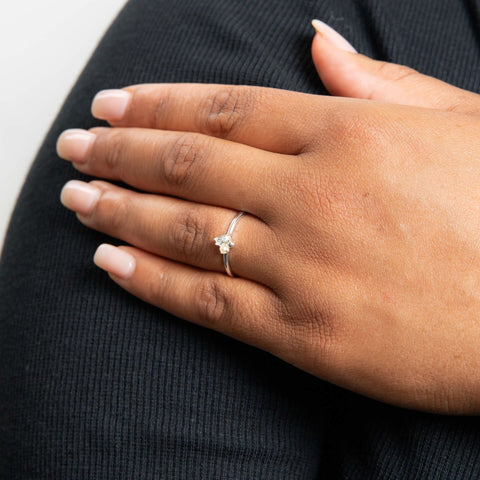 Bague Beginnings en argent sterling, perle d'eau douce et zircon cubique blanc R3896W