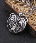 Bjorn Hildolvakappi - Bear Face Engraved Viking Necklace