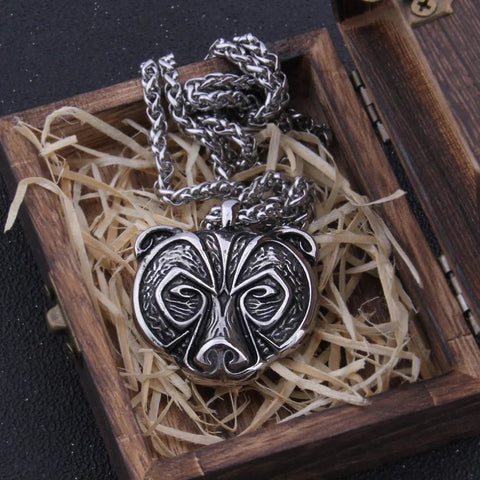 Bjorn Hildolvakappi - Bear Face Engraved Viking Necklace