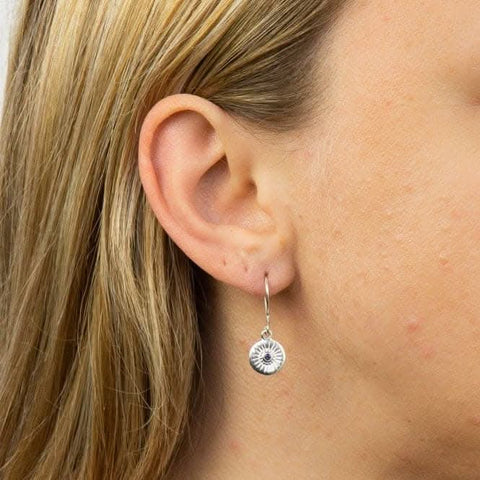 Diamantgeschliffene Ohrhänger mit saphirblauem Kristall E6003L