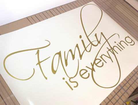 Wandtattoo-Zitat „Familie ist alles“ – Inspirierende Wohndekoration