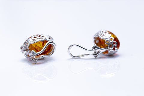 Boucles d'oreilles à clip ovales ambrées à motif floral