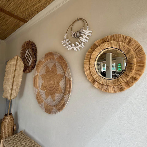 Maxlume ~ Miroir mural rond en verre fait main, double contour en rotin et raphia pour une décoration ultra tendance | Fait main | 56 cm