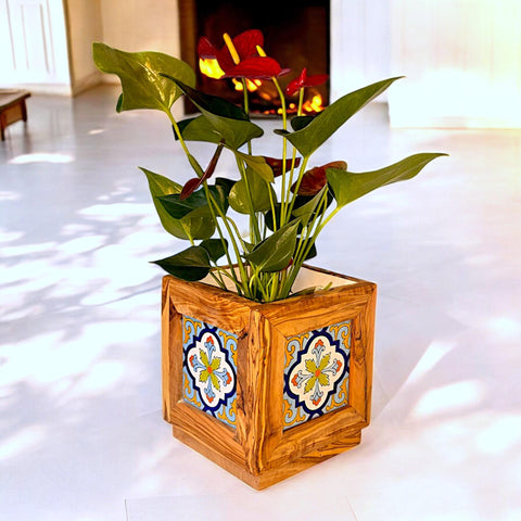 Handgefertigter Pflanzkasten aus Olivenholz mit Fliesen / Blumenkasten für drinnen und draußen / Haus und Garten