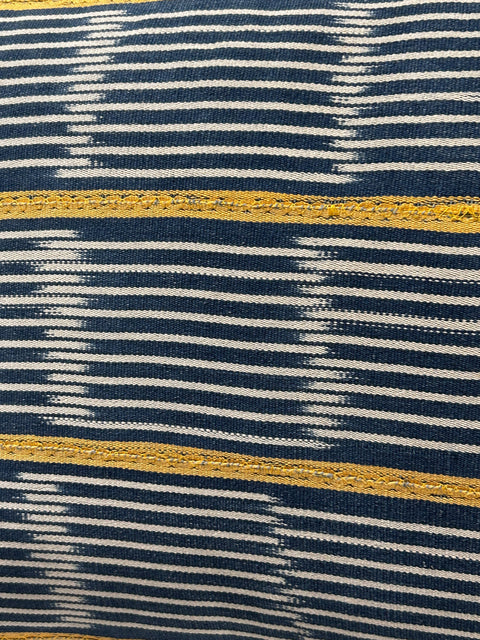 Coussin en tissu Baoulé (84.4.B69)